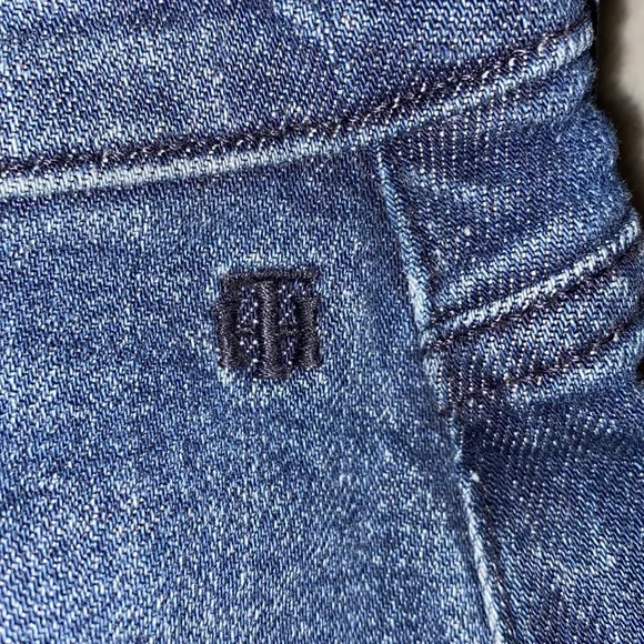 Tommy Hilfiger ladies Denim Shorts - Picture 3 of 7